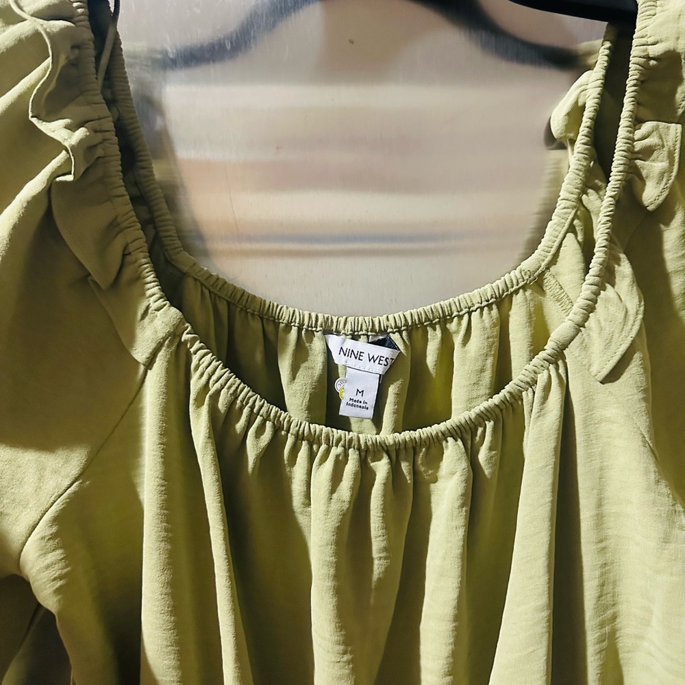 Nine West✨💚🍈Sage Green Blouse - Picture 3 of 5